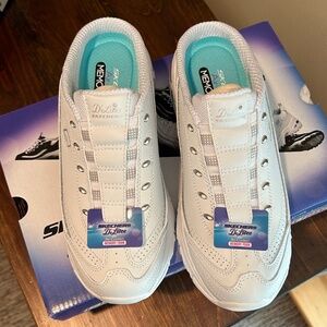 Skechers Womens D lites Bright Sky Size 8